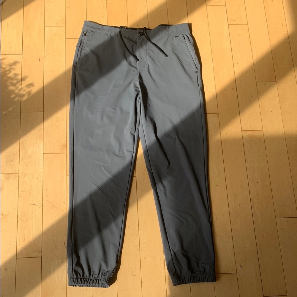 Vuori mens fleet jogger grey